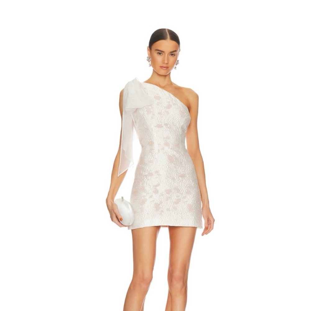 Elliatt White One-Shoulder Dress
